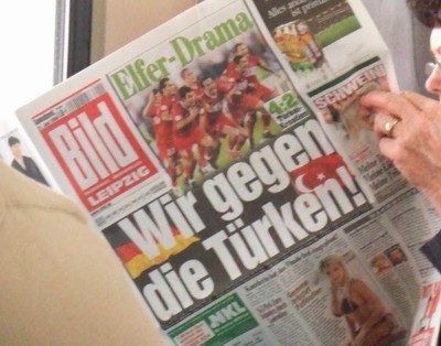 Die Bild-Zeitung fördert die internationale Verständigung während er Europameisterschaft des Männerfussballs 2008.